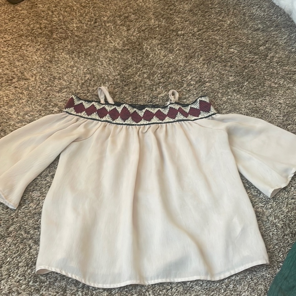 Womens off the shoulder top! Size M